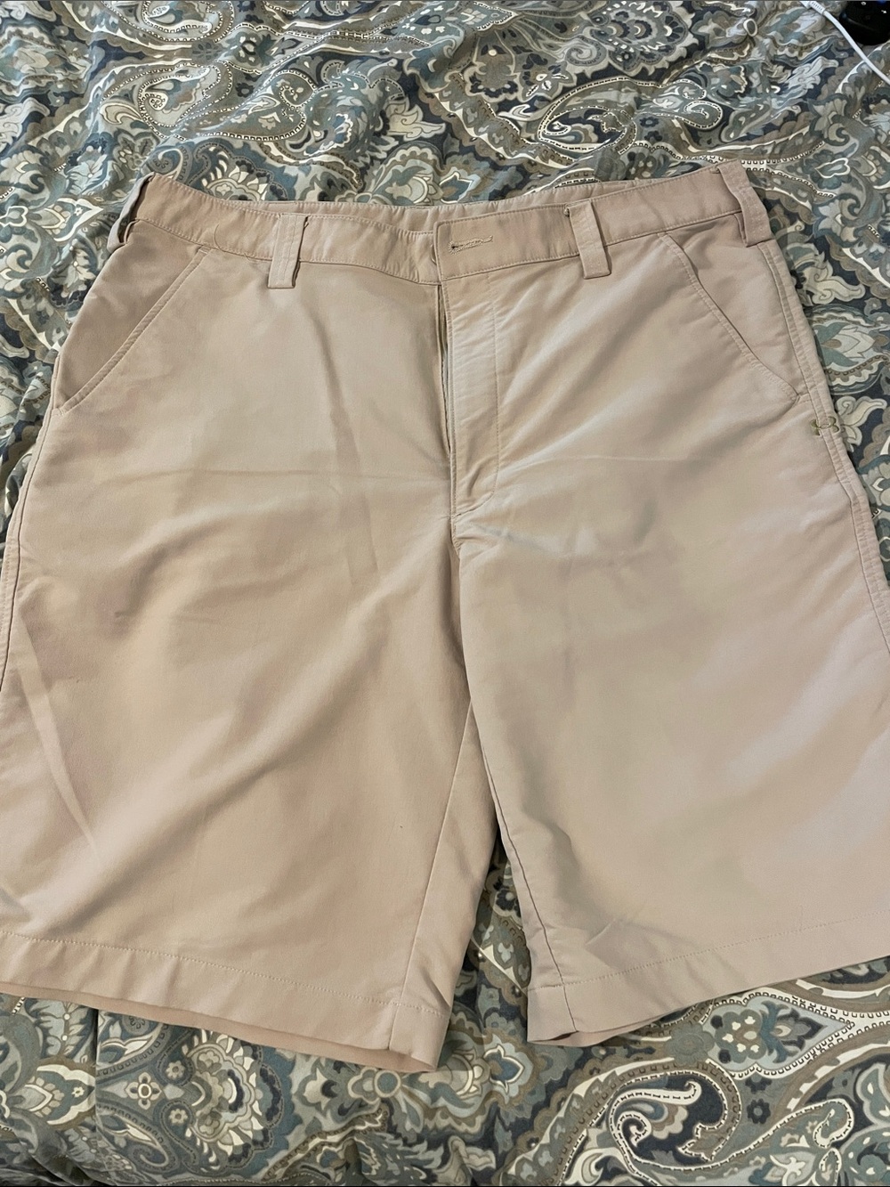Under Armour Men's Flat Front Beige Performance Shorts